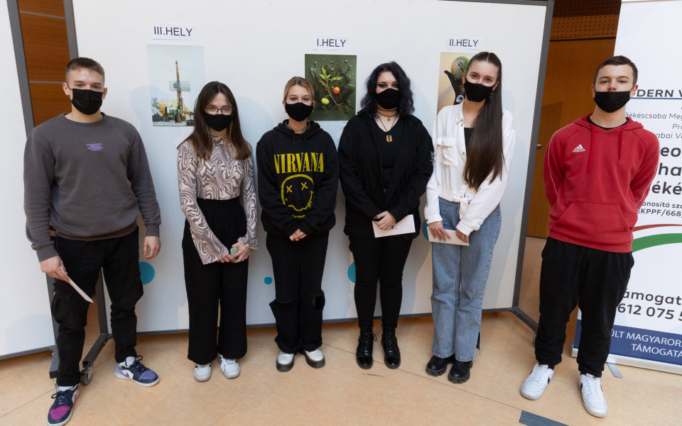Szent-Györgyis fotós tanulók kiállítása a Csabagyöngye Kulturális Központban