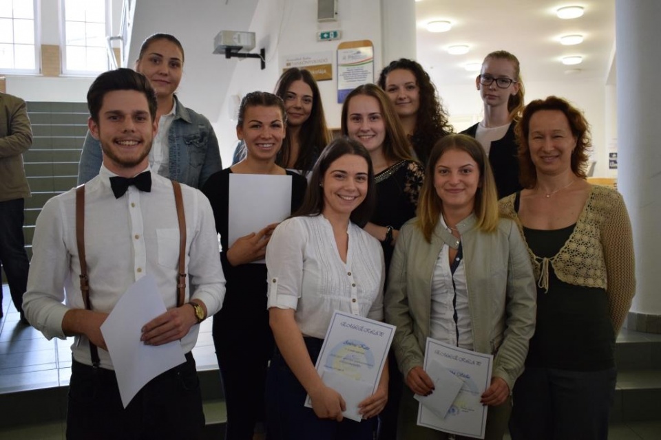 Végzős tanulók jutalmazása a Széchenyi  iskolagyűlésén